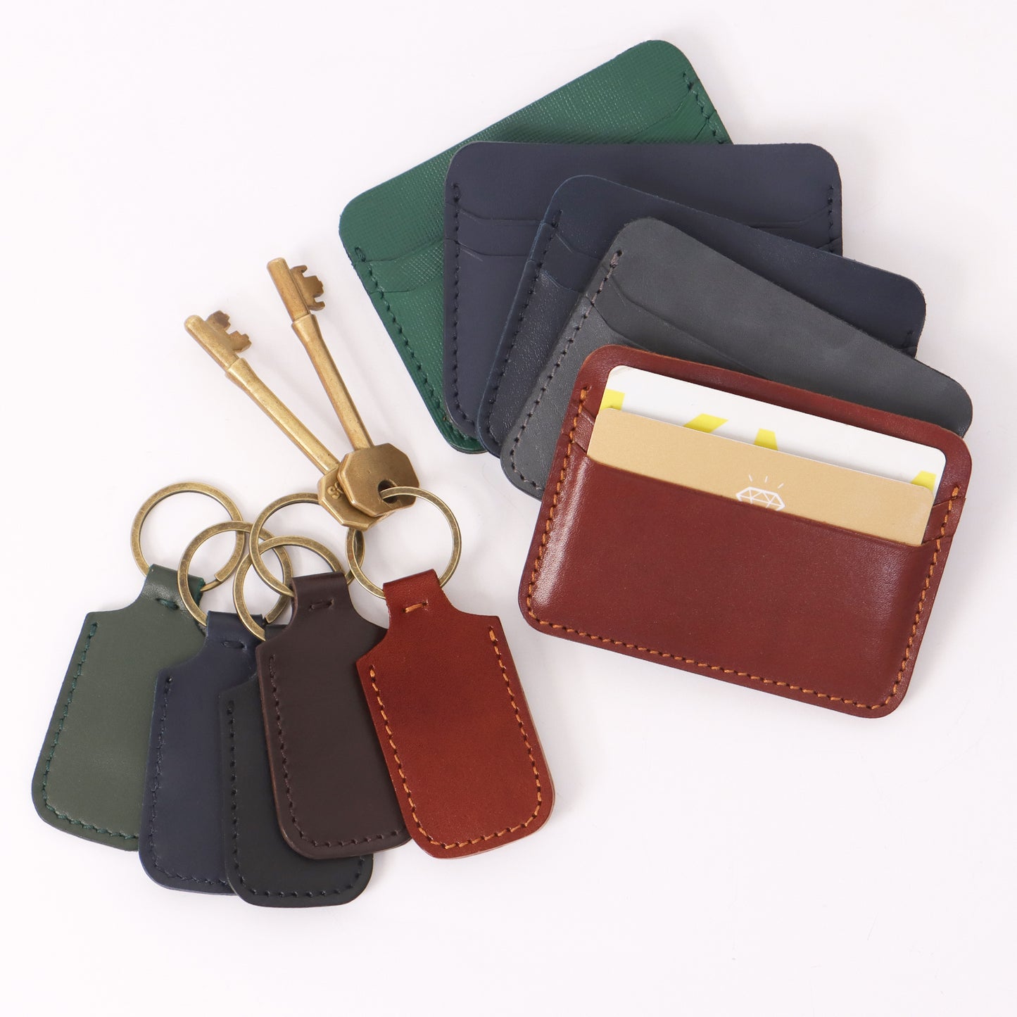 Personalisiertes Geschenkset aus Lederkartenhalter und Schlüsselanhänger