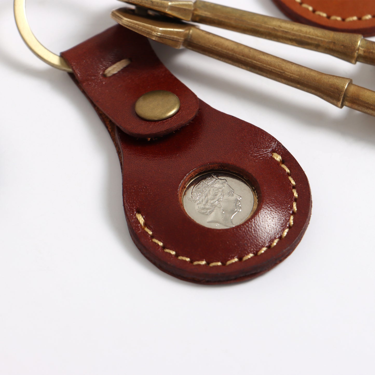 Personalisierter Schlüsselanhänger aus Leder mit Münzhalter